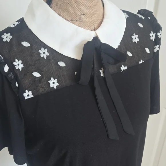 CeCe Black Blouse with White Floral Details - Picture 4 of 4